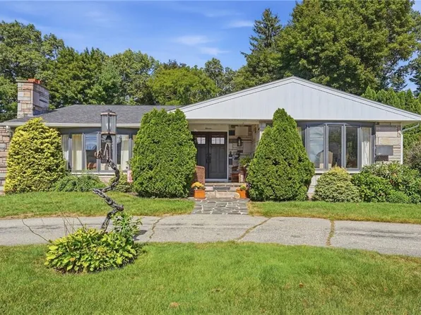 11 Rosewood Dr, North Providence, RI 02904