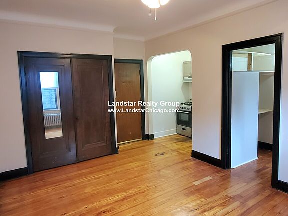 3rd image of 948 W Cuyler Ave APT 307