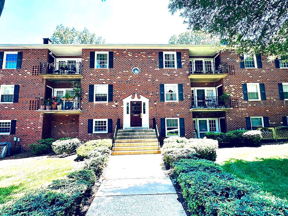 1st image of 3931 Lyndhurst Dr APT 303