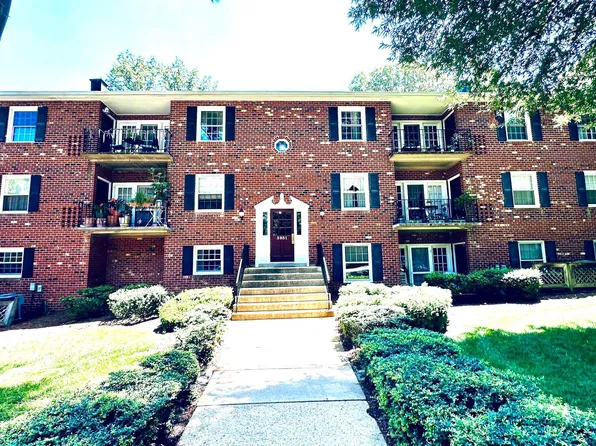 3931 Lyndhurst Dr APT 303, Fairfax, VA 22031