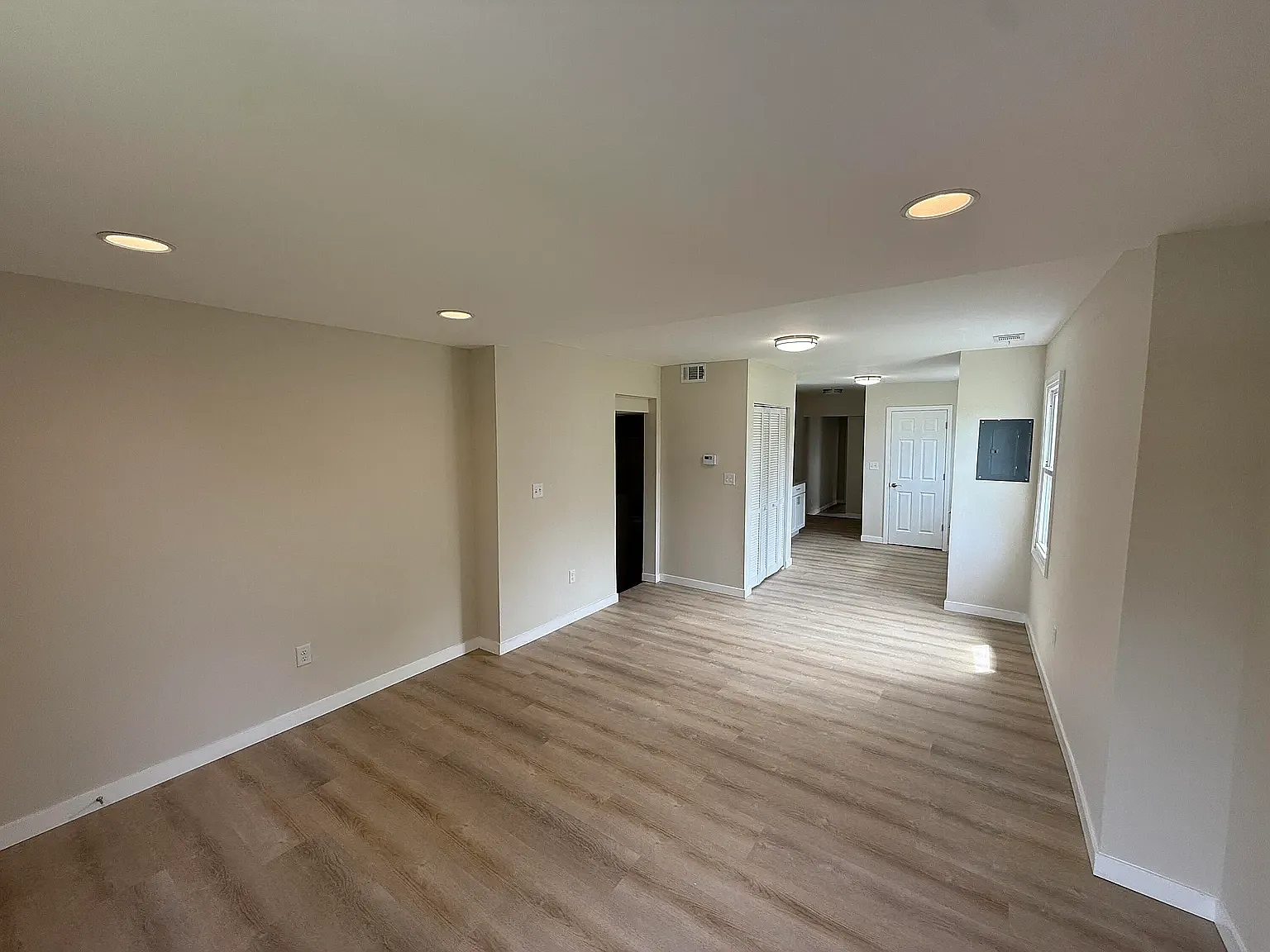 2 bed, 748 sqft, $1,500 — Photo 2