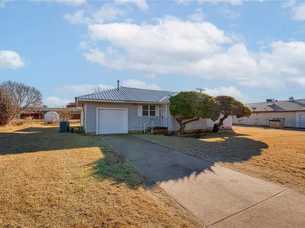1712 N 2nd St, Sayre, OK 73662