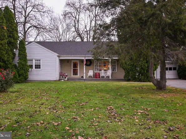 300 Rock Cliff Dr, Martinsburg, WV 25401