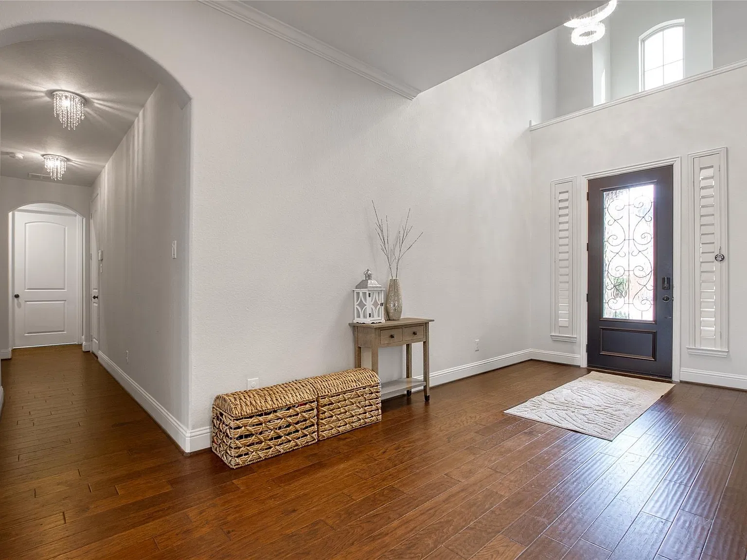 5 bed, 4.5 bath, 4222 sqft, $3,950 — Photo 2