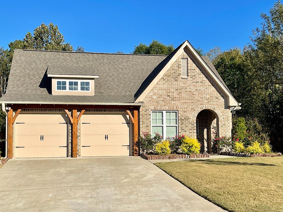 1st image of 913 Shelby Farms Cir