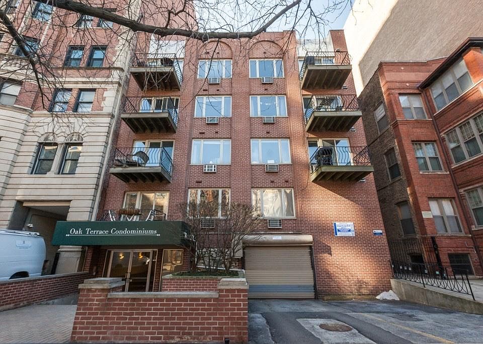 1st image of 435 W Oakdale Ave #2W