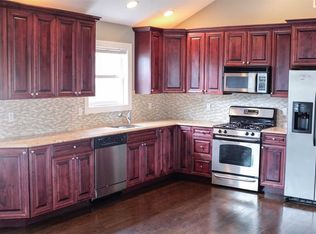 141 Conklin St, Farmingdale, NY 11735