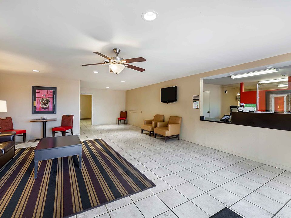 Lobby and Guest Check-in