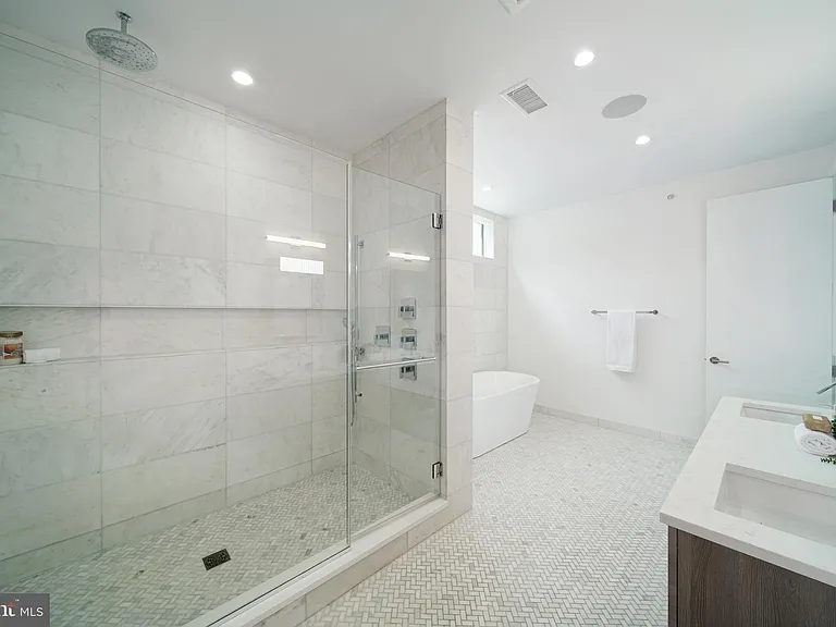 142R S Front St — Photo 14
