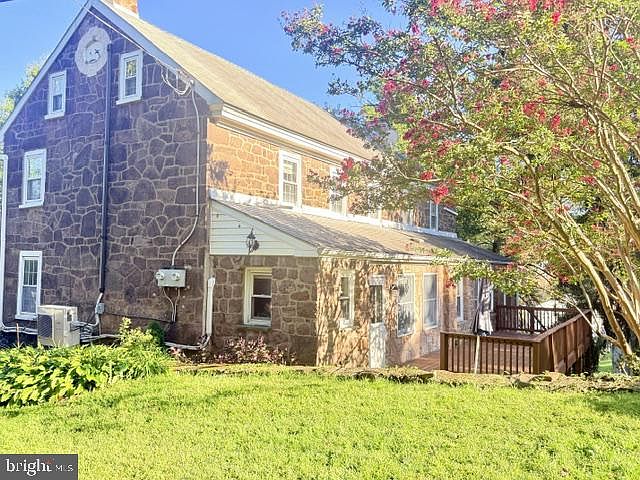 2nd image of 238 Brown St
