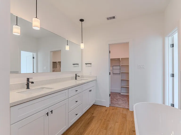 7605 Victory Reserve St — Photo 14