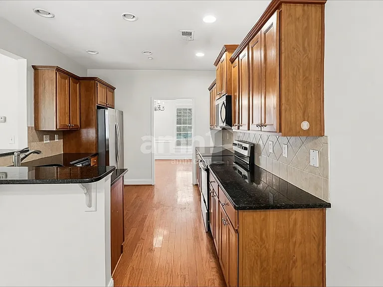 710 Pear Grove Pl — Photo 4
