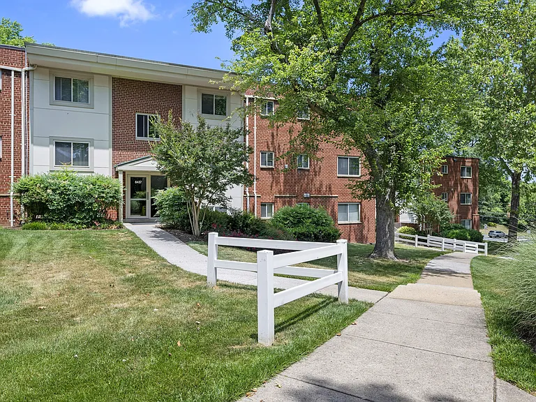 Bren Mar Apartments — Photo 8