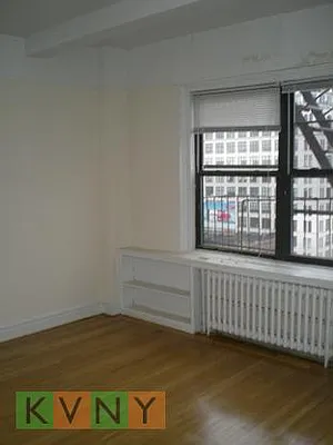 Rented by KVNY Soho | media 9