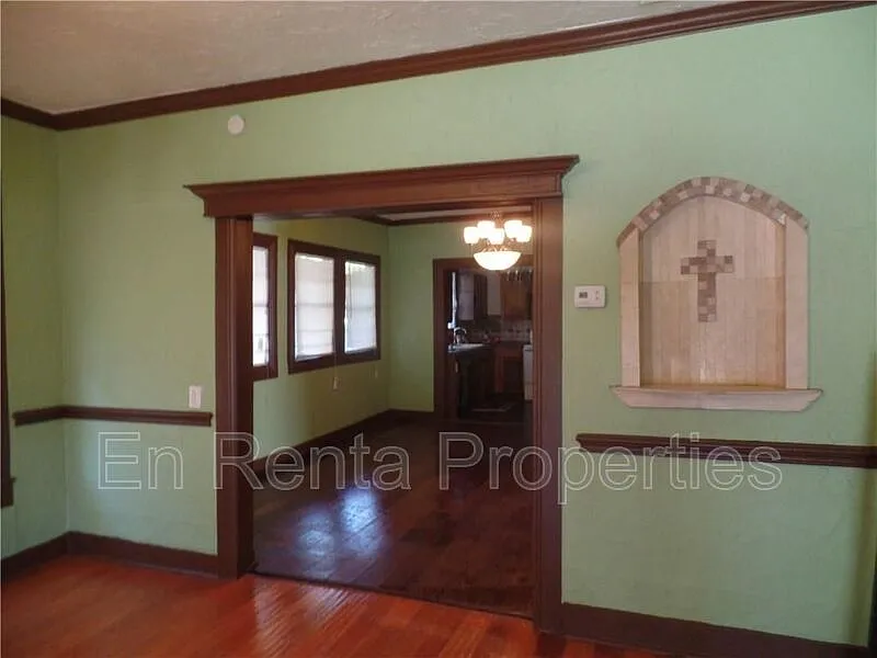 Building Photo - 1925 Saint Louis Ave