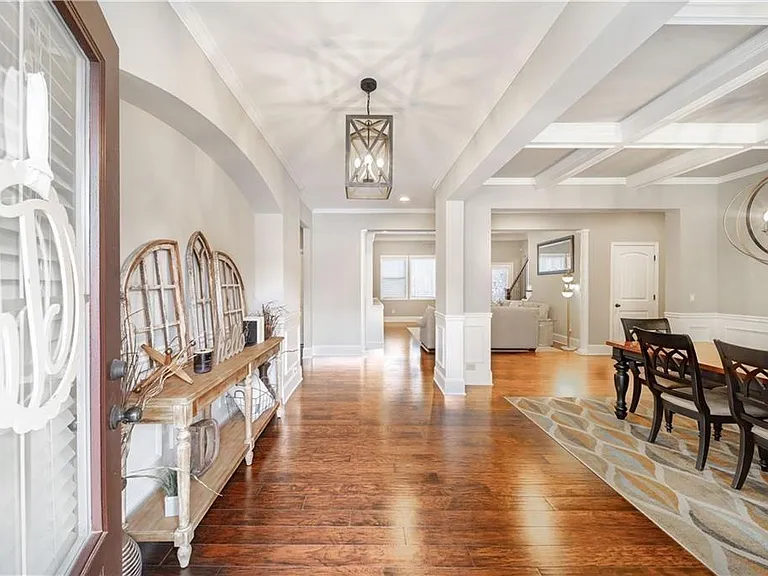 7740 Stratford Ln — Photo 2