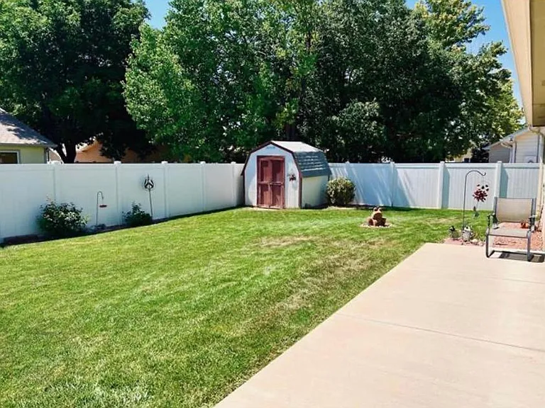 511 Hazel Cir — Photo 5