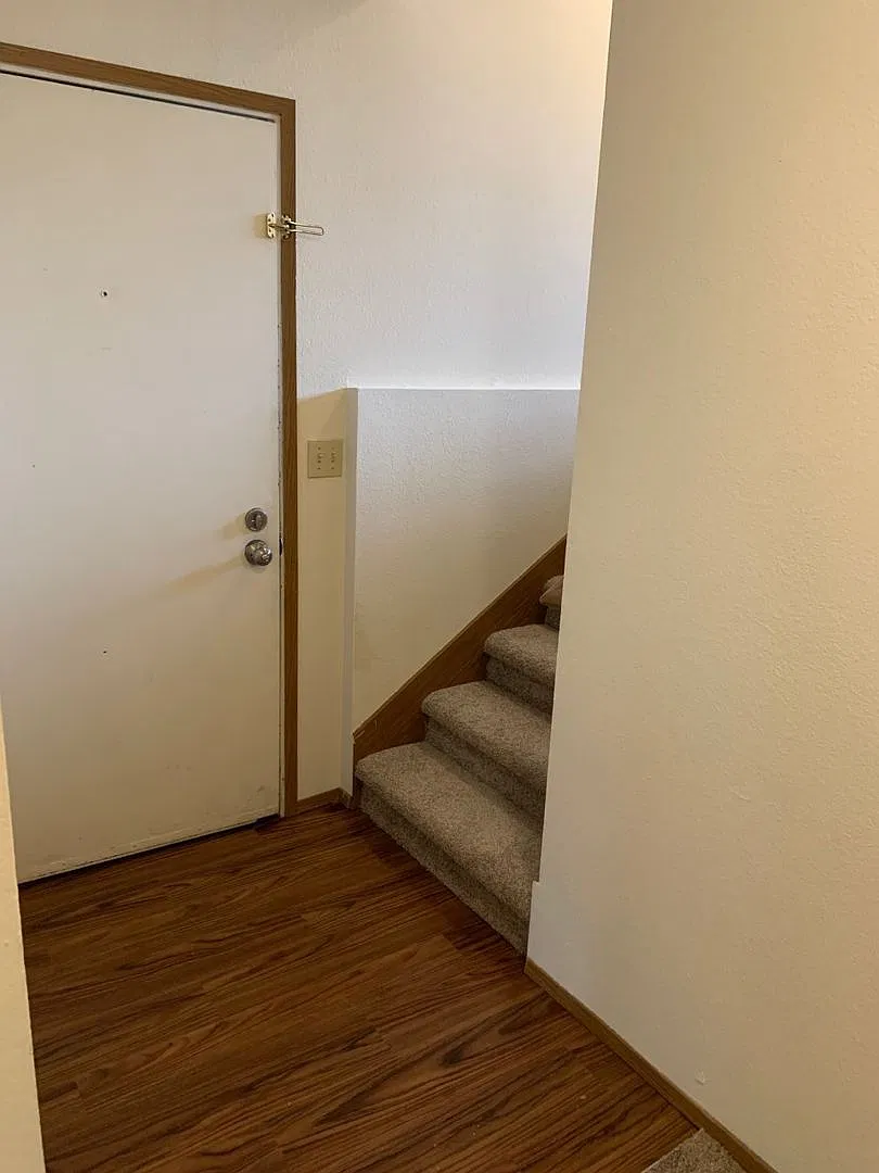 Beautiful 3-Bedroom, 2-Bathroom Condo in Prime Shoreline Location — Photo 2