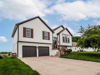 706 S Sunset Ln, Raymore, MO, 64083