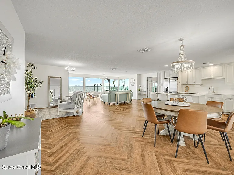 1110 S Banana River Dr — Photo 31