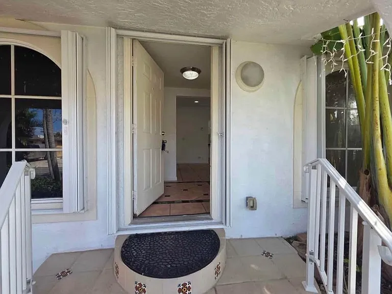 808 W Lakewood Rd — Photo 2