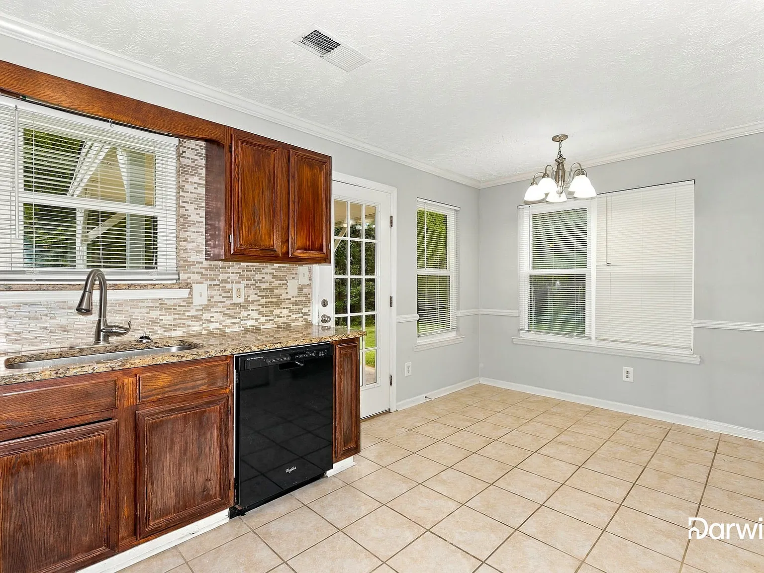 3 bed, 2.0 bath, 1605 sqft, $2,085 — Photo 3