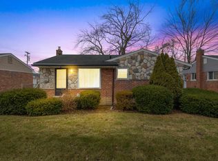 18022 S Wind Dr, Fraser, MI 48026