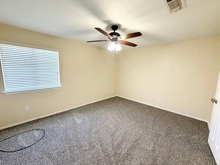 6404 Mundo Dr — Photo 15