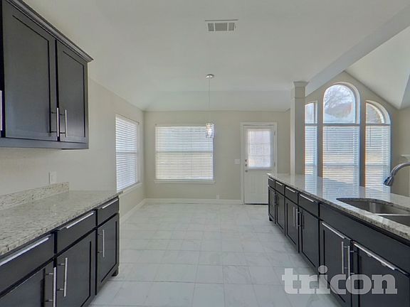 3rd image of 4021 Chinaberry Dr