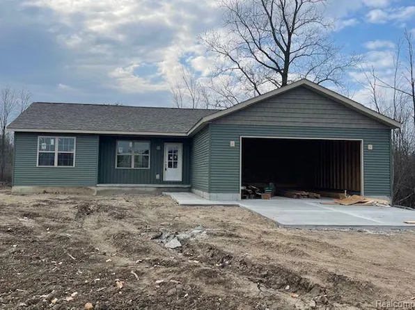 1521 Georgia Ave, Marysville, MI 48040