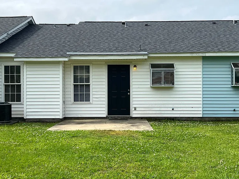 725 Pinewood Dr — Photo 6