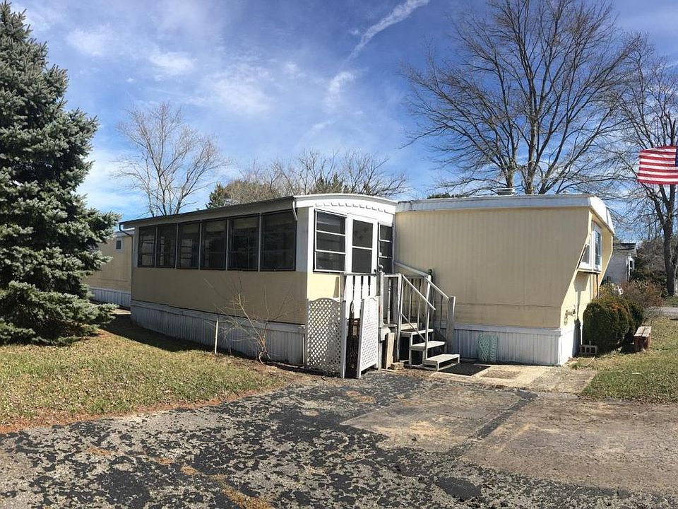 2nd image of 126 Redwood Dr