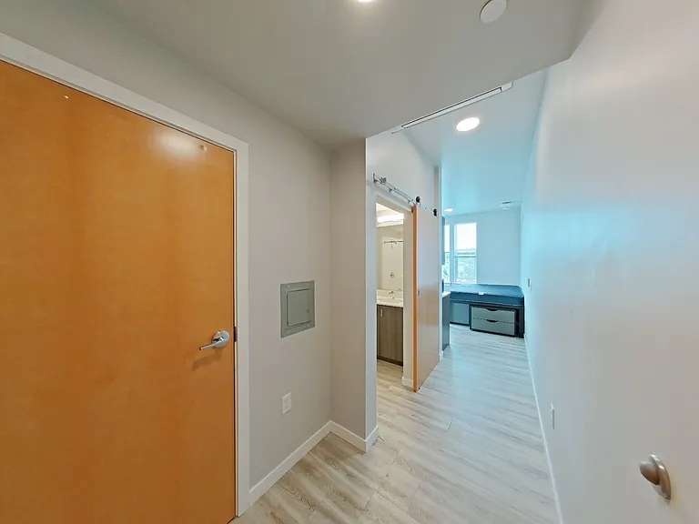 Ferry Street Flats - Modern Studios and Lofted units right by campus! — Photo 24