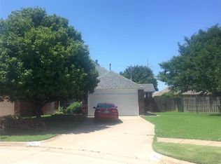 2631 Briarcliff Dr, Moore, OK 73170