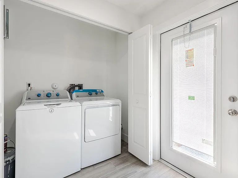 3018 SE Iris St — Photo 1