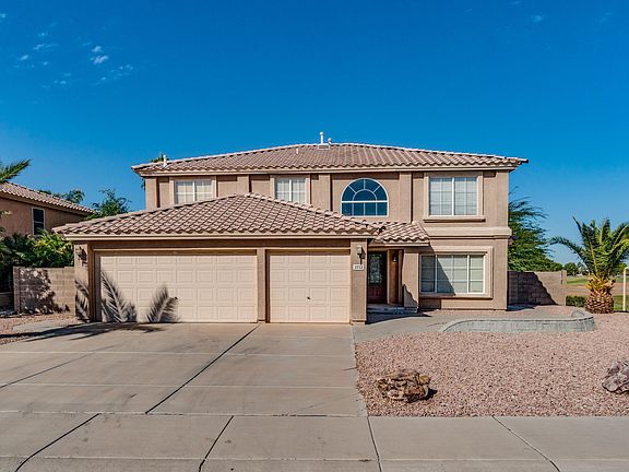3rd image of 2712 E Pinto Dr