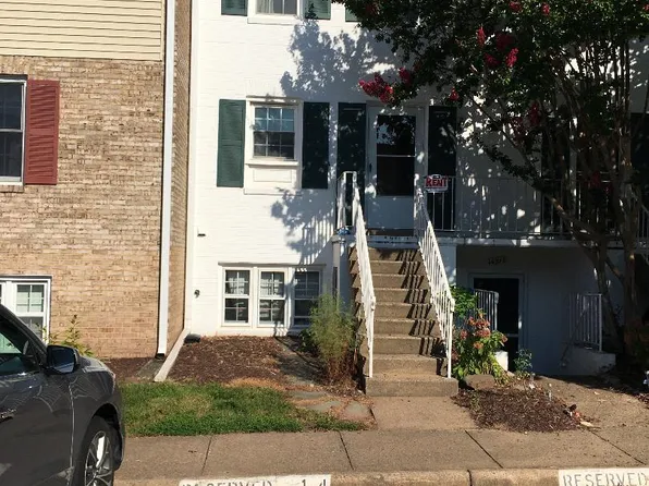 14514 Rustling Leaves Ln, Centreville, VA 20121