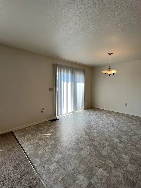 5 bed, 3.5 bath, 2132 sqft, $2,412 — Photo 3