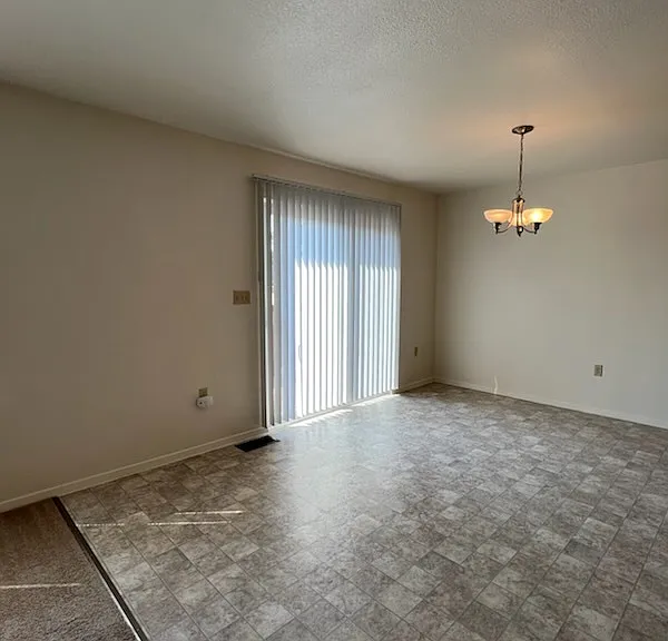 323 Norbeck Ct — Photo 3