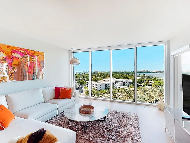 10275 Collins Ave #724 — Photo 2