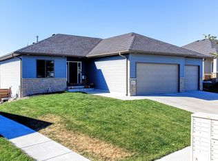 9211 Blacksmith Rd, Lincoln, NE 68507