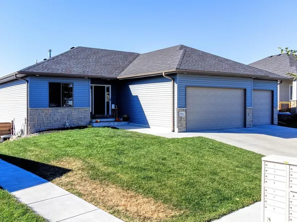 9211 Blacksmith Rd, Lincoln, NE 68507
