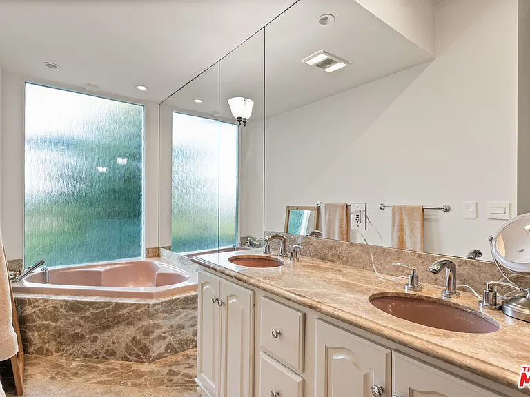 3340 Scadlock Ln — Photo 10