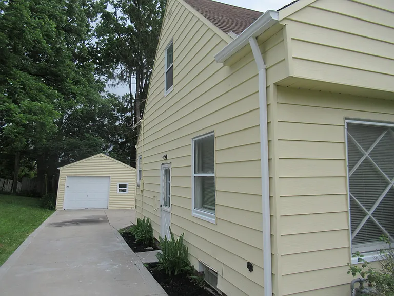 86 Cowles Ave — Photo 4