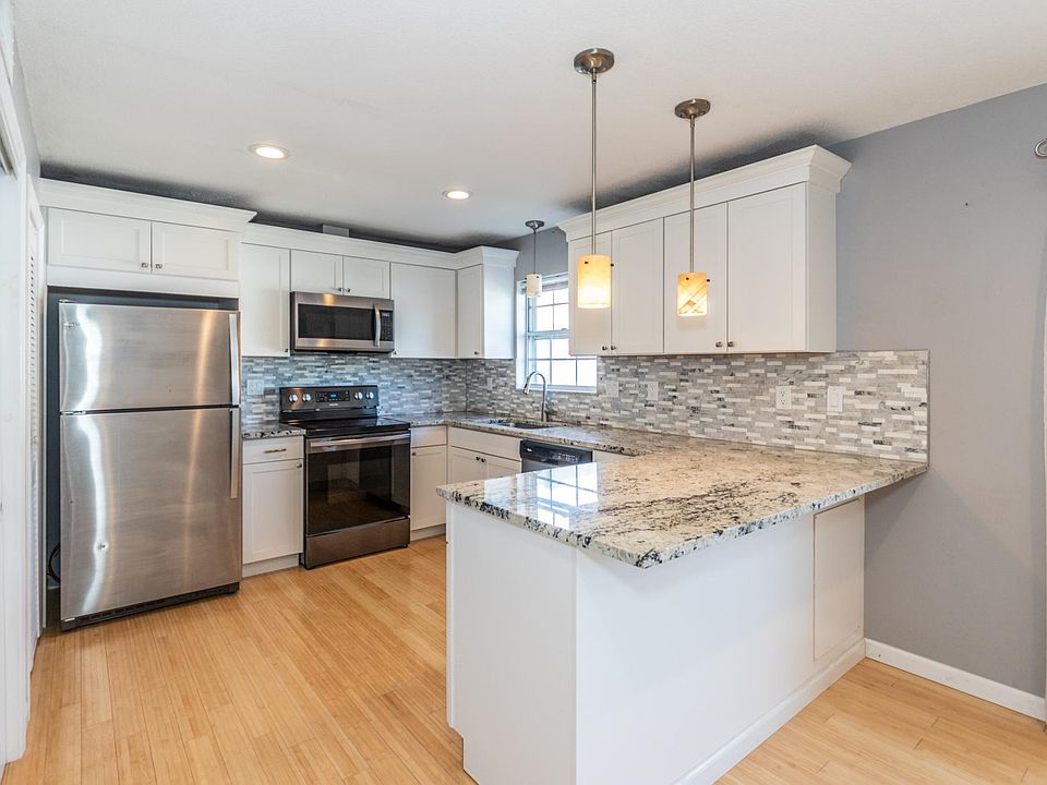 1st image of 844 Dumont Pl