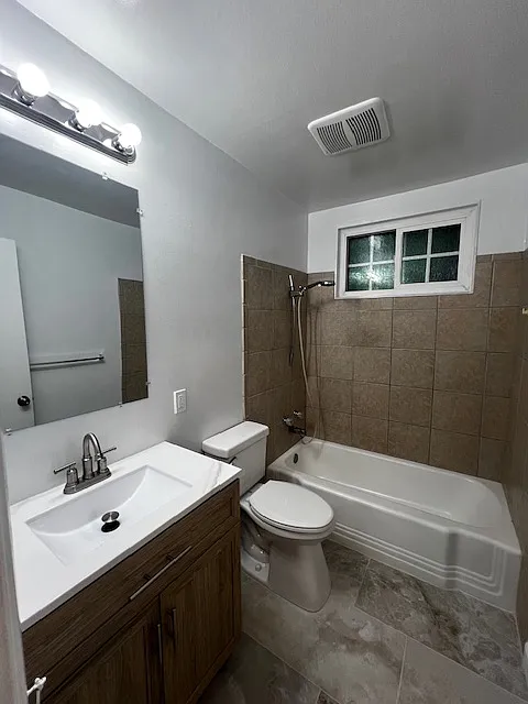 3 bed, 1312 sqft, $4,200 — Photo 2