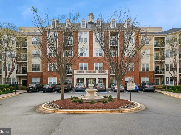 701 Fallsgrove Dr APT 205, Rockville, MD 20850