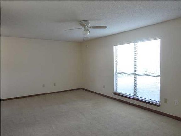 5th image of 2947 Newport Pl