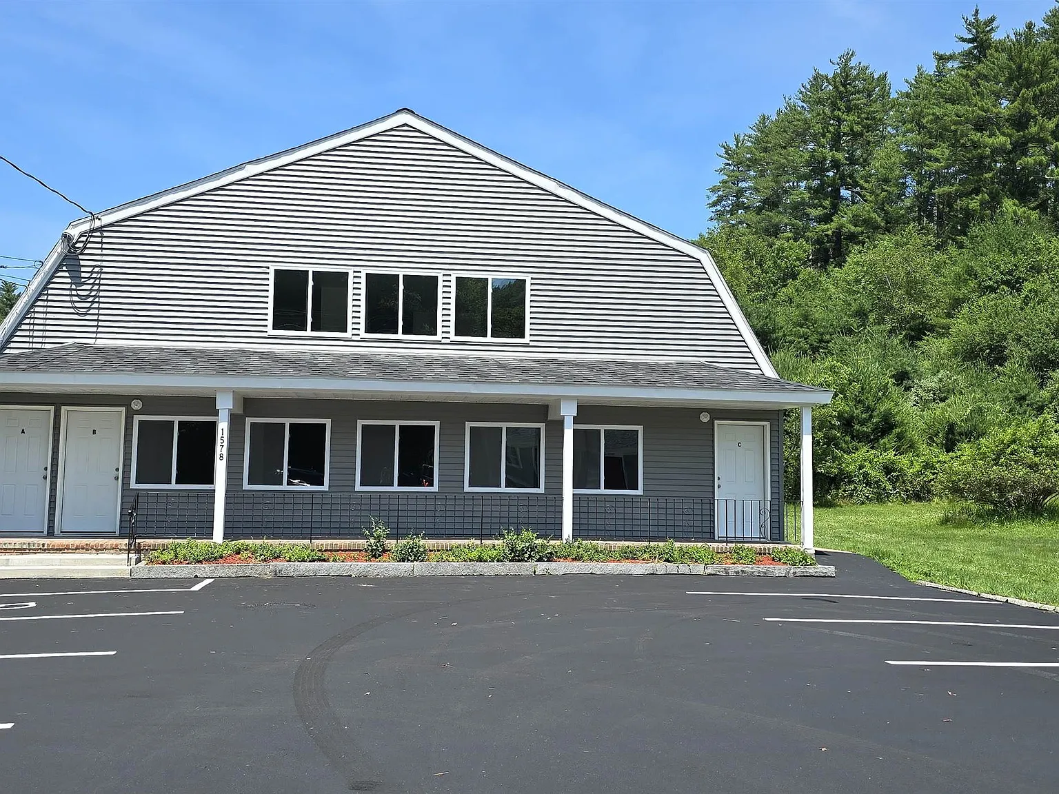 2 bed, 1.0 bath, 1200 sqft, $2,500 — Photo 2