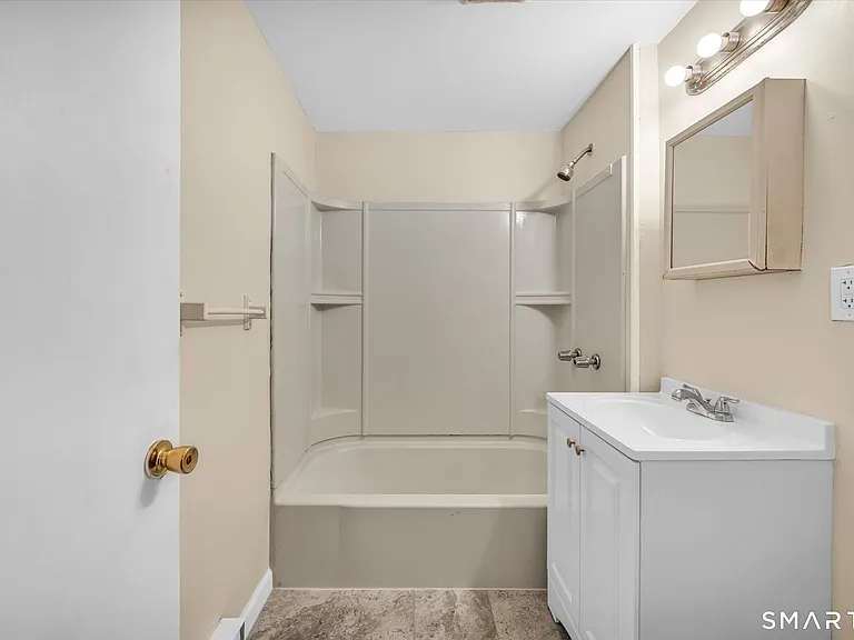 128-130 Sisson St #2 — Photo 16